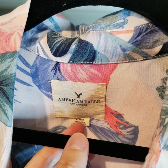 ๐ฆฉAE flamingo cropped knot shirt M - Picture 7 of 7